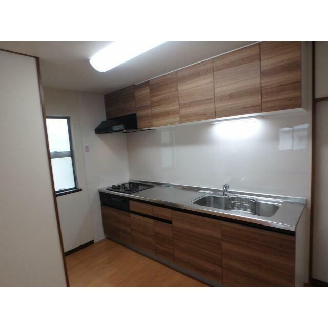 キッチン　システムキッチン・３口ガスコンロ・グリル付き