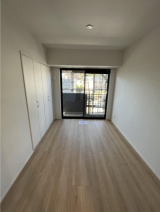 居室・リビング　家具の配置に困らないリビングですね