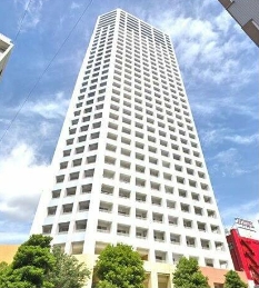 建物外観　鉄筋コンクリート造のがっちりとした建物。