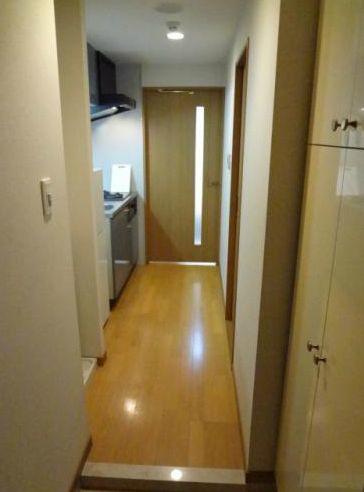 玄関　家具家電付きマンション