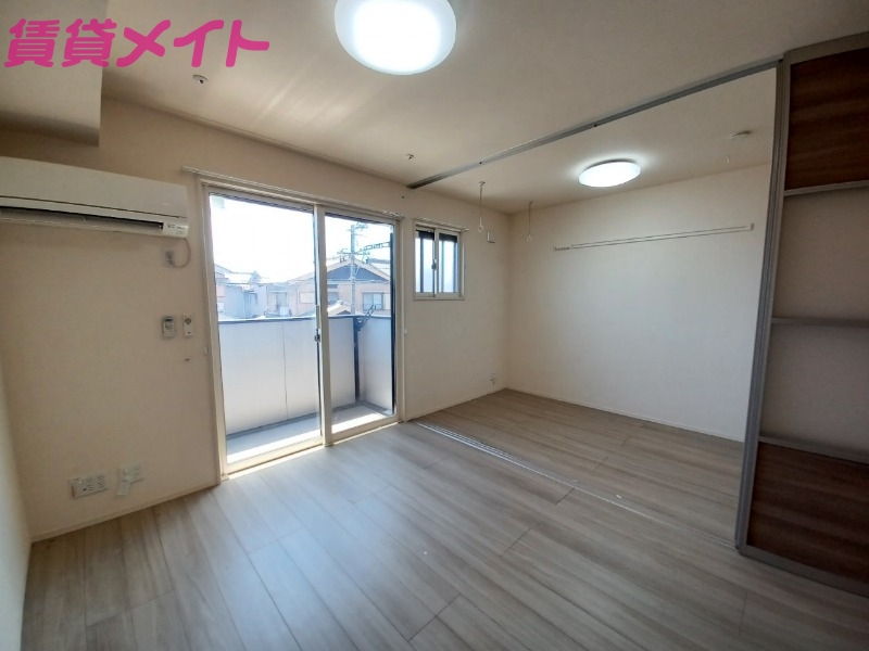 居室・リビング　同物件別室画像