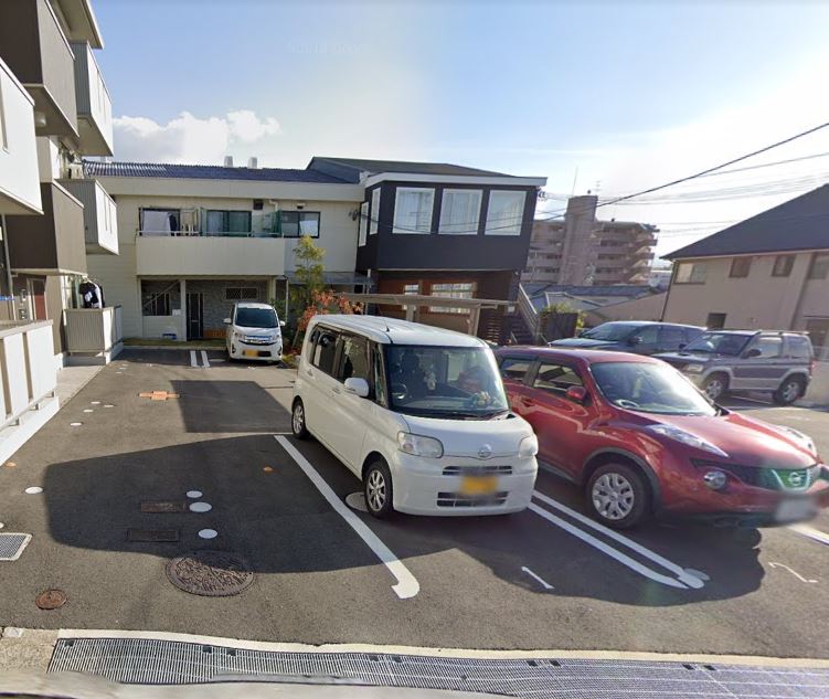 駐車場　駐車場があるので、車を買う予定の方も安心です