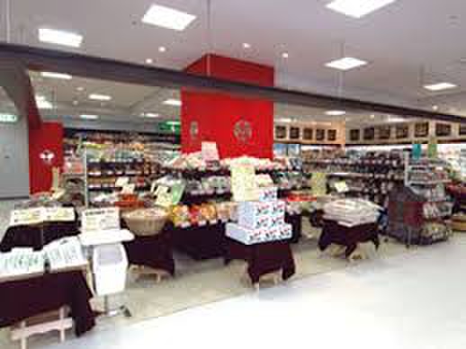 スーパー　こだわり市場（スーパー）まで366m