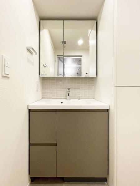 洗面設備　脱衣スペースもあります