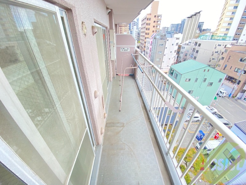 バルコニー　日当たりバッチリ、ふかふかのお布団で眠れますよ。