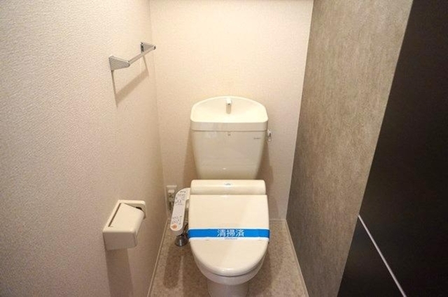 トイレ　温水洗浄暖房便座