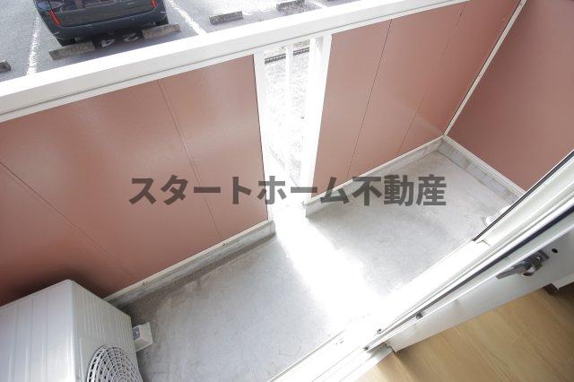 バルコニー　暖かな日差しのふりそそぐバルコニー