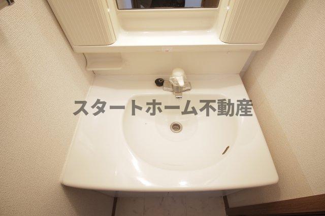 洗面設備　スペースが確保できる洗面所です