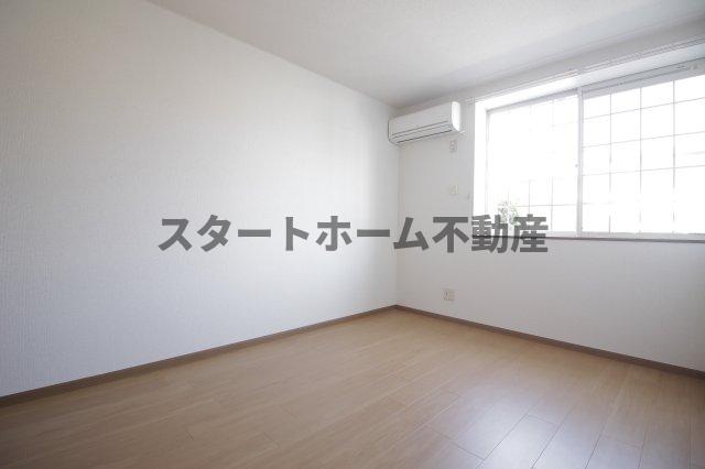 その他部屋・スペース　広くて明るい寝室