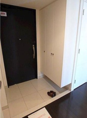 玄関　同タイプ他号室参考写真
