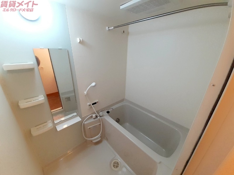 バス・シャワールーム　同型参考写真