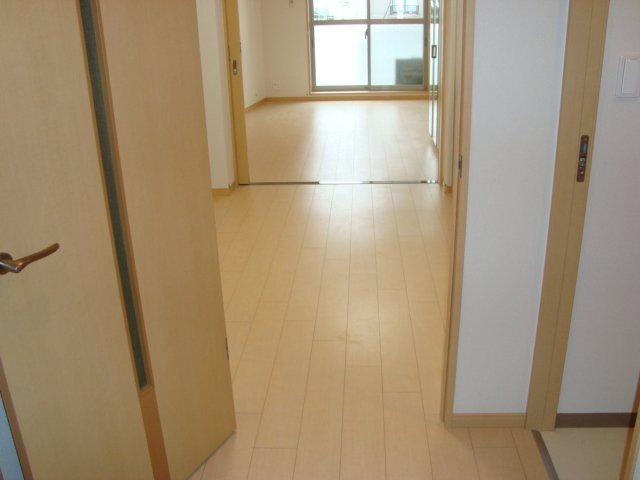 居室・リビング　廊下