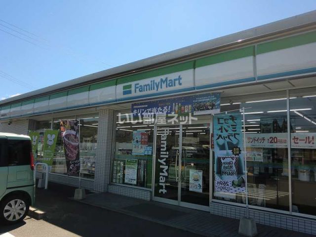 コンビニ　ファミリーマート美濃加茂前平店（コンビニ）まで115m
