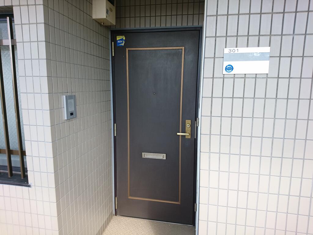玄関　玄関扉になります。