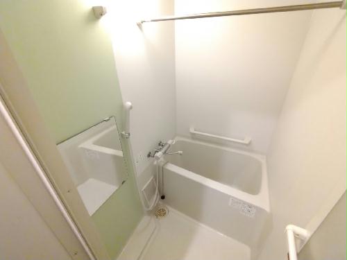 バス・シャワールーム　手摺・鏡付き♪