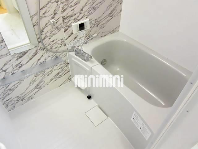 バス・シャワールーム　お洒落な感じのバスルームです