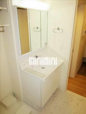 洗面設備　洗髪洗面化粧台が設置済みです