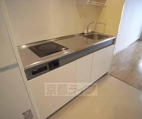 キッチン　まな板も置けます。