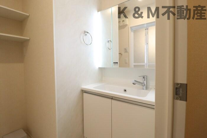 洗面設備　コンパクトで使いやすい洗面所