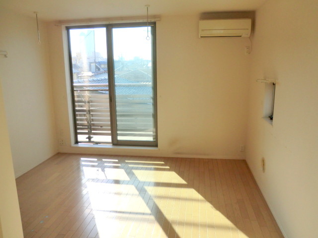 居室・リビング　★明るいフローリングの角部屋です★