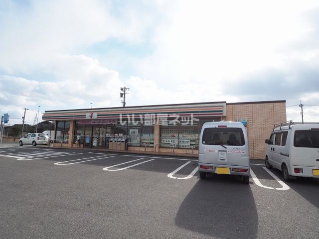 コンビニ　セブンイレブン北九州空港入口店（コンビニ）まで611m