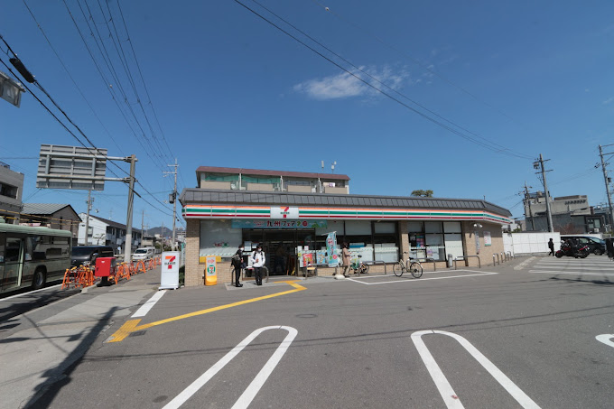 コンビニ　セブンイレブン 西京極運動公園店（コンビニ）まで110m