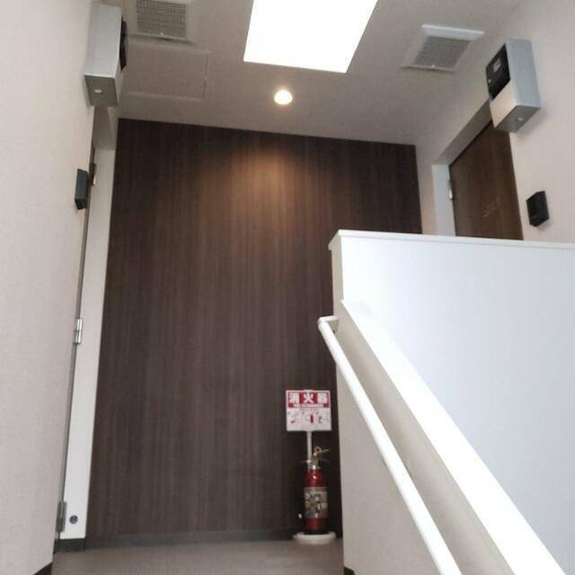 ロビー　２面採光です