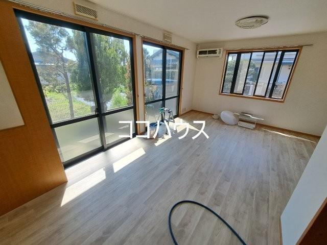 居室・リビング　日当たり良好です。