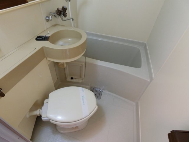 バス・シャワールーム　同物件内参考画像