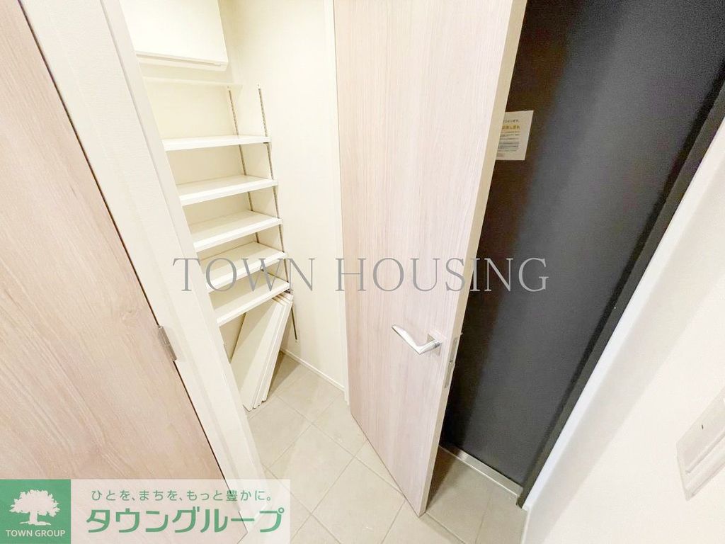 玄関　お部屋探しは株式会社　タウンハウジング　までお気軽にお問合…