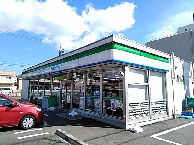 コンビニ　ファミリーマート一宮城崎通店（コンビニ）まで447m