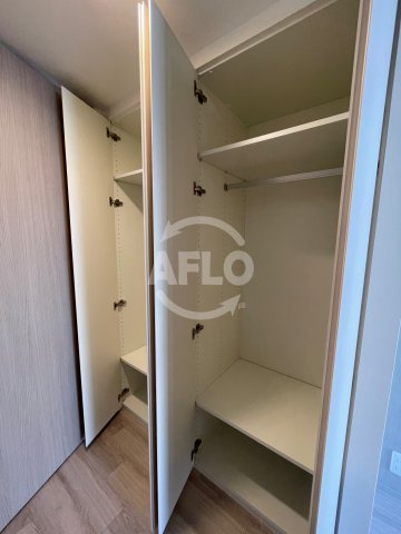 収納　コンフォリア・リヴ北久宝寺Q　クローゼット