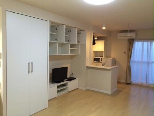 居室・リビング　料理をしながらテレビも見えます。