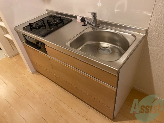 キッチン　システムキッチン。グリル付きでお魚も焼けますね。