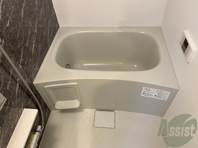 バス・シャワールーム　浴室です。バスタブが広くてゆったりできます。