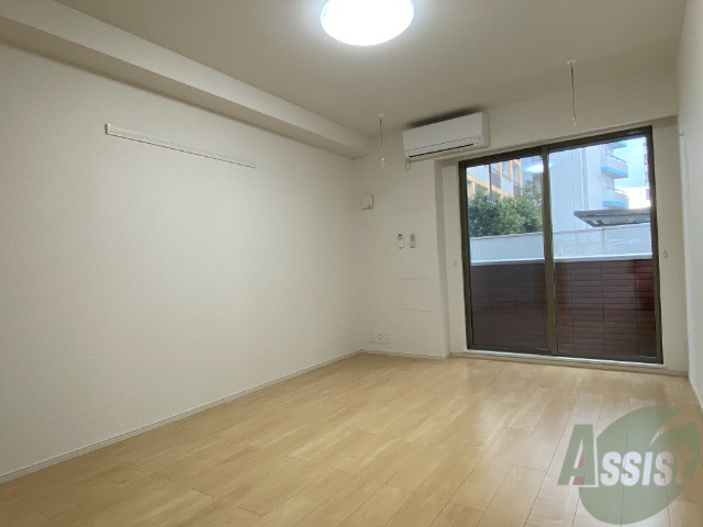 居室・リビング　リビングはこんな感じです。窓が大きくて良く陽が入ってきますね