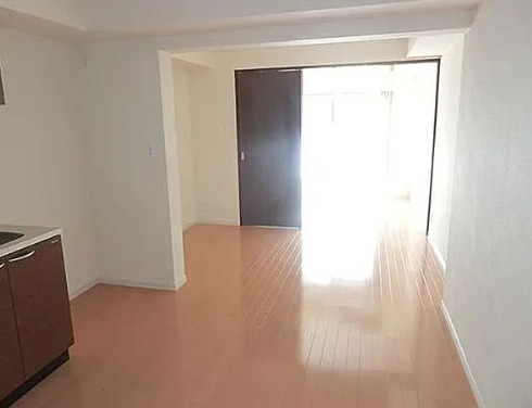 居室・リビング　別部屋の写真を使用しております。