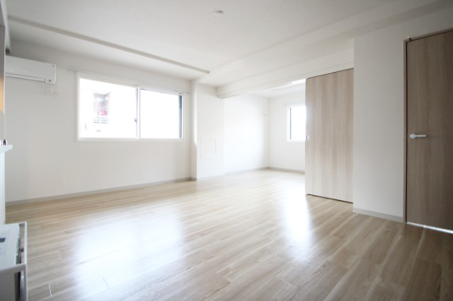 居室・リビング　明るい雰囲気で、気持ちの良いリビングです♪