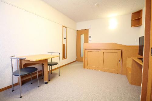 居室・リビング　テーブルやベッド、テレビ台まで造り付です♪