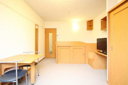 居室・リビング　2Fは絨毯仕様となっております。