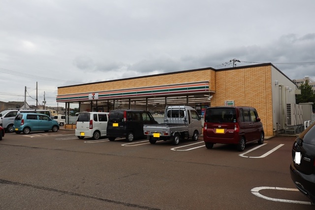 コンビニ　セブンイレブン長岡日赤町1丁目店（コンビニ）まで550m