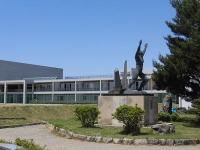 中学校　長岡市立東中学校（中学校）まで1056m