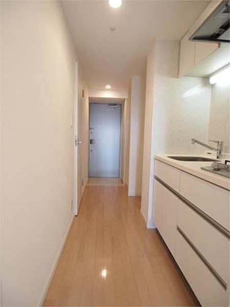 玄関　弊社は全物件が仲介手数料半月分でご紹介可能です。