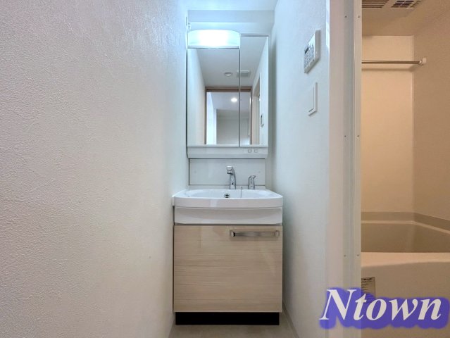 洗面設備　朝の支度にも助かる、独立の洗髪洗面化粧台