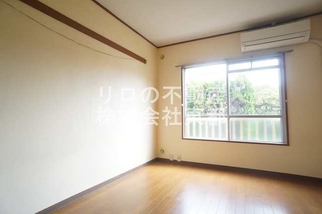 居室・リビング　室内は木の温もりが優しいフローリングです♪