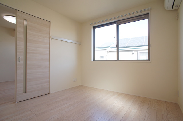 その他部屋・スペース　２面採光なので、明るく風通しのよいお部屋です♪