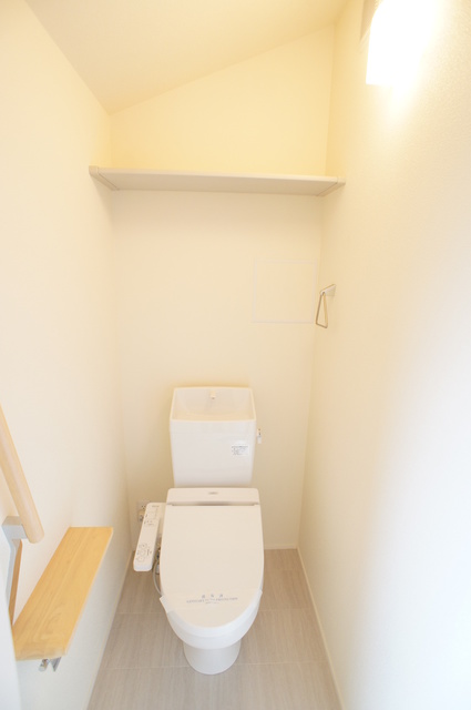 トイレ　あるとうれしい洗浄便座付トイレ！清潔感を保てます♪