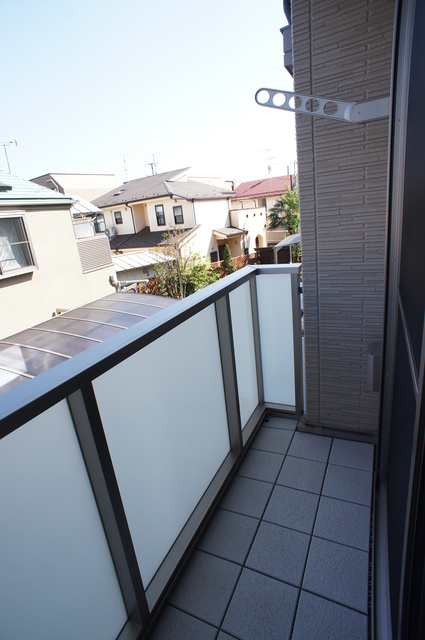バルコニー　バルコニーがあるので洗濯物を太陽の下で干すことができます♪