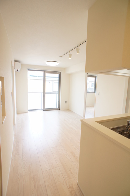 居室・リビング　採光と通風に優れた、開放感溢れるリビングダイニング♪