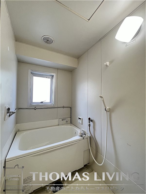 バス・シャワールーム　小窓があり換気がしやすいですね。